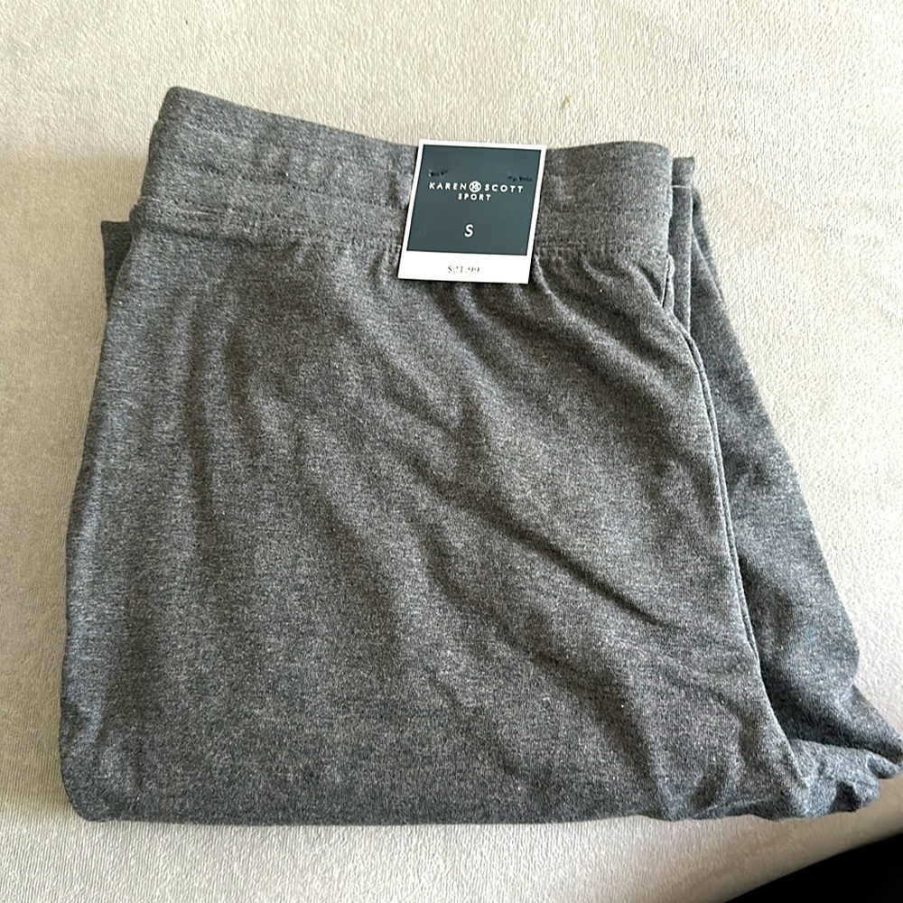 Karen Scott sport sweatpants. New with tag